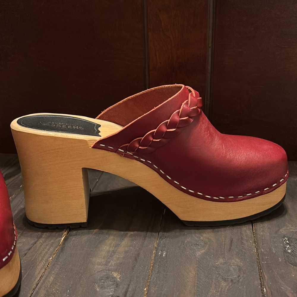 ❤️ Swedish Hasbeens Red Leather Clogs ❤️